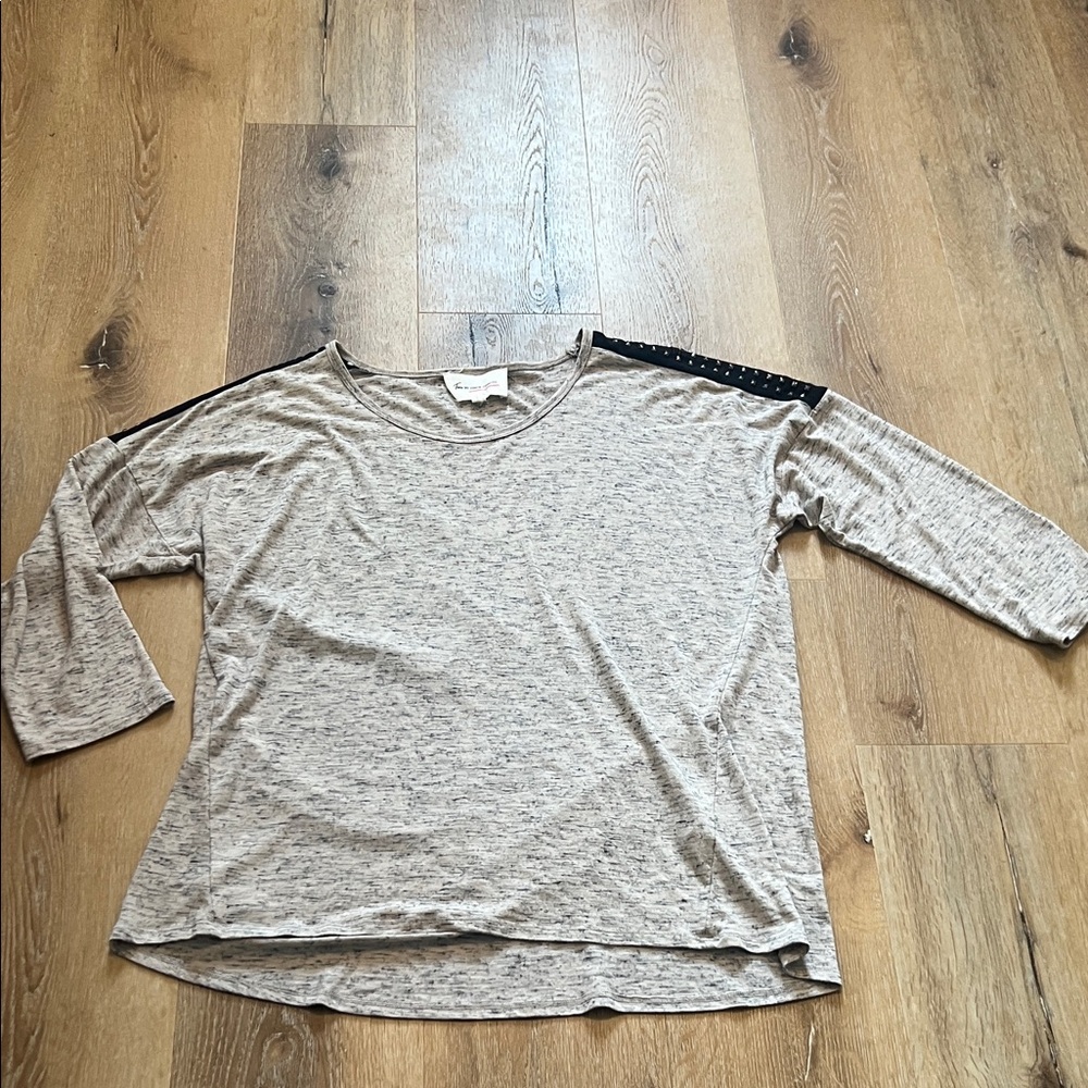 Two by Vince Camuto Gray Long Sleeve Top with Black Shoulder Detail XL